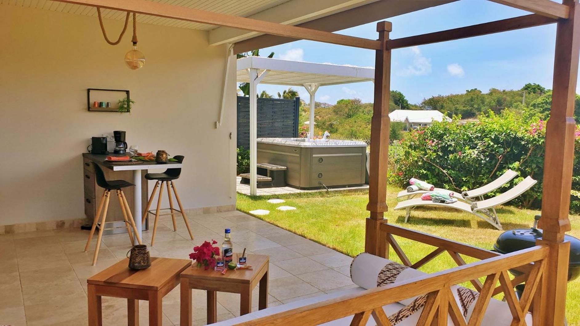 Lagon Paradis - 6 Individuelles Avec Piscine Ou Jacuzzi - Loc Voiture Cabriolet Ou Suv Villa